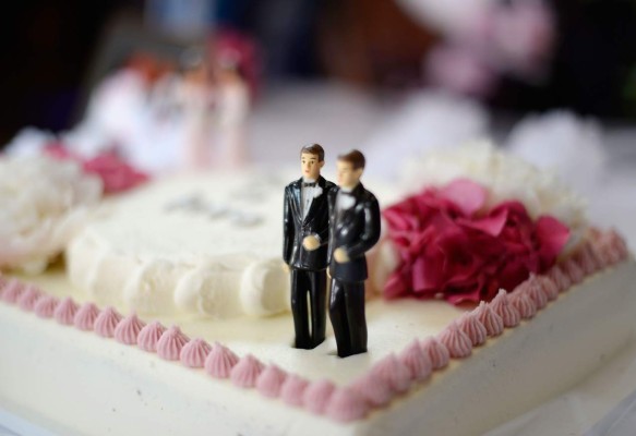 Condenan a panadería que se negó a hacer pastel 'gay'