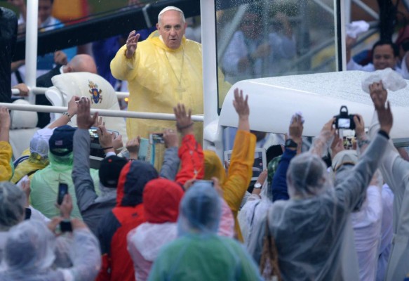 Papa Francisco: 'no hay que tener hijos como conejos'