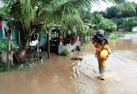 Al menos 50 viviendas afectadas por lluvias en Islas de la Bahía
