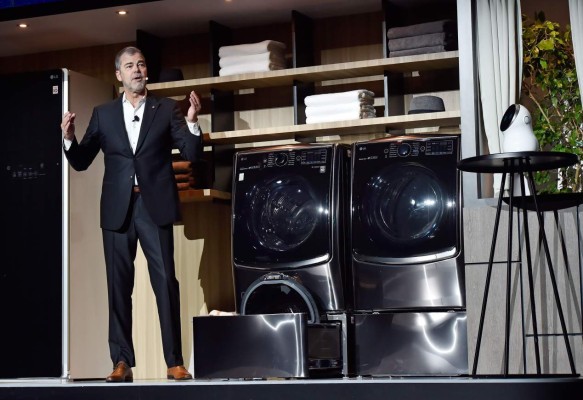 LG presenta 'ThinQ' para controlar lavadoras o tv desde la oficina y el auto  