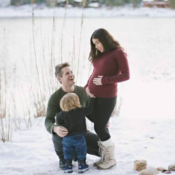 América Ferrera<br/><br/>La actriz de origen hondureño anunció el 31 de diciembre de 2019 que espera a su segundo hijo con su esposo Ryan Piers Williams.<br/><br/>La pareja casada en 2011 dio la bienvenida a su primogénito Sebastian en mayo de 2018.<br/>