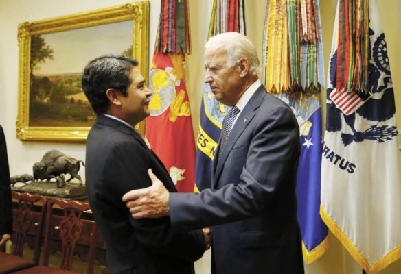 Juan Orlando Hernández se reúne con vicepresidente de Estados Unidos