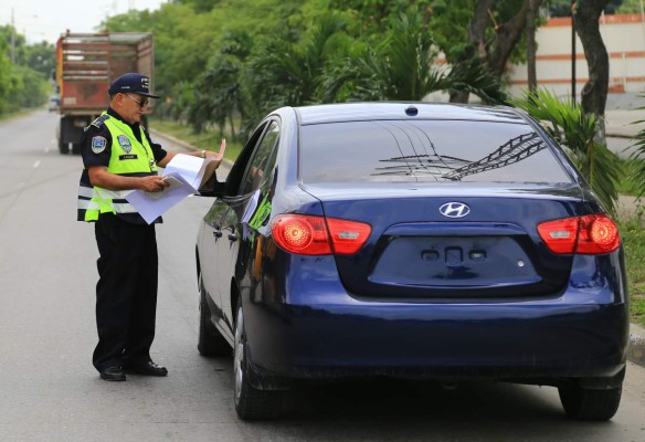 Conductores pagarán más de L2,000 por vehículos que circulen sin placas