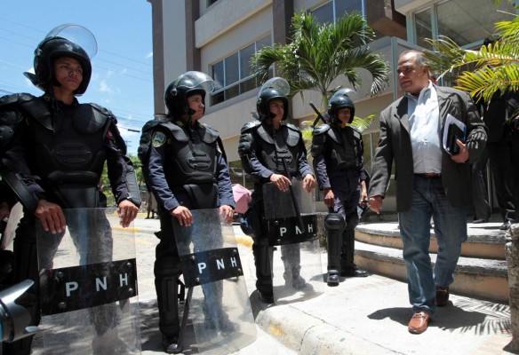 En juicio contra Romero revisan 48 horas de videos