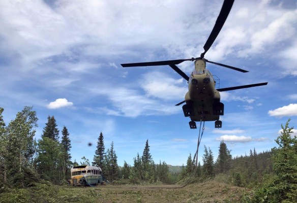 Retiran autobús de 'Into the Wild' de las desoladas tierras de Alaska