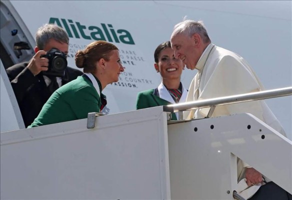 El papa Francisco emprende su viaje hacia Corea del Sur