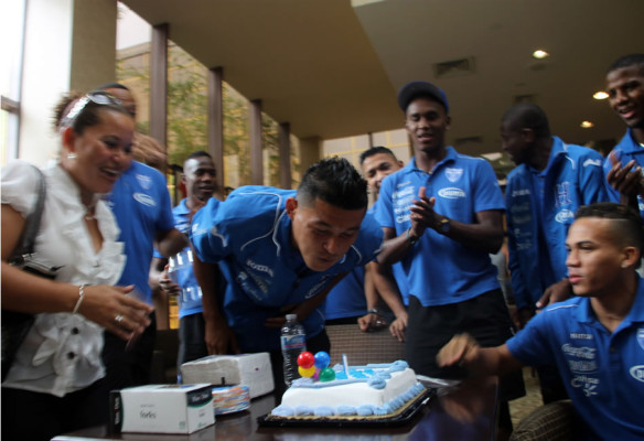 La Bicolor celebró el cumpleaños de Edder Delgado