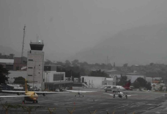 Cierran temporalmente pista del aeropuerto de Toncontín