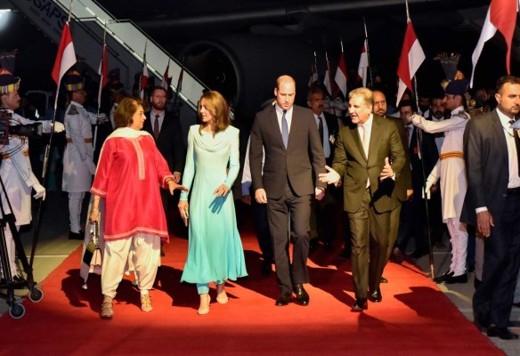 El príncipe William y Kate Middleton inician 'un complejo' viaje a Pakistán