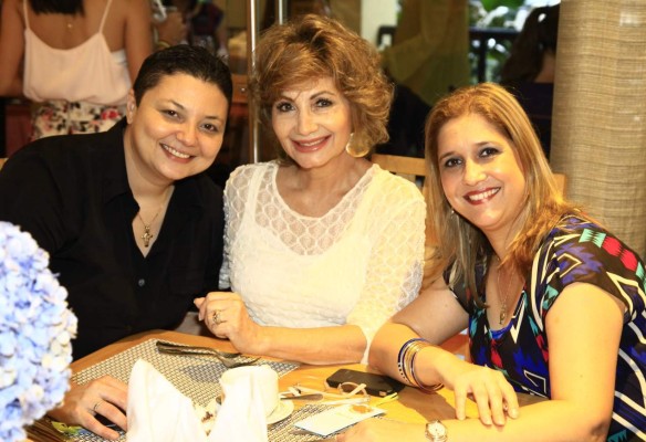 Belinda Bodadilla, Wilma Sabillón y Damaris Morejón.