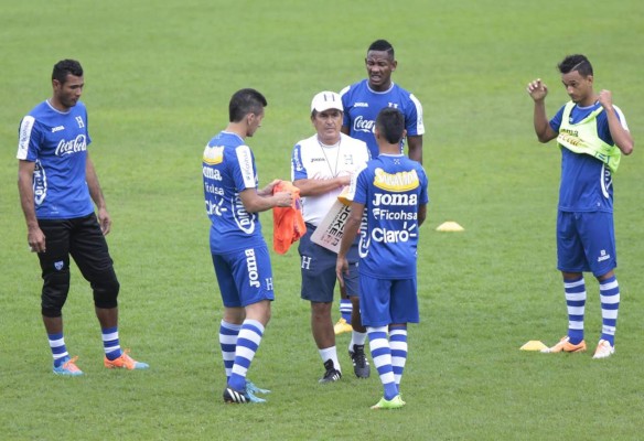Periodista tico cuestiona a Pinto y a la Selección de Honduras