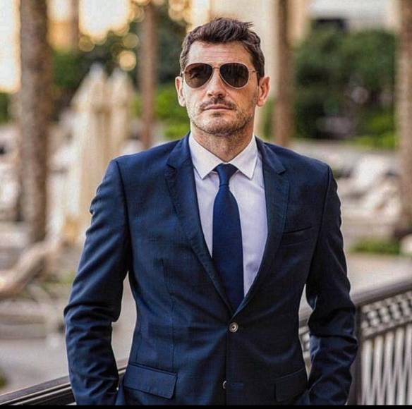 A sus 40 años de edad, Iker Casillas estaría saliendo con una bella influencer. 