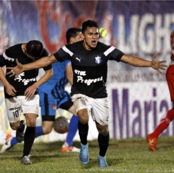 Además de Franklyn Morales, Diego Vázquez también estaría interesado en Jorge Cardona. 'Son jugadores interesantes, incluso para traerlos y tenerlos en el plantel, felicitarlos porque llegaron a otra final', dijo el entrenador del Motagua sobre los futbolistas del Honduras Progreso.