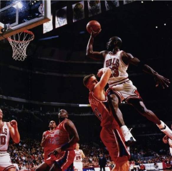 Sus increíbles acrobacias, saltos e imposibles canastas, le valieron a Jordan para ser un referente del baloncesto de la NBA.
