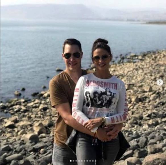 Ana Flores está casada con Joshua Jurka y tienen dos hijos, Seth y Noah de cuatro y dos años respectivamente.