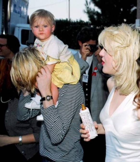 Su madre Courtney Love afirmó a Vanity Fair que había consumido drogas aun estando embarazada.