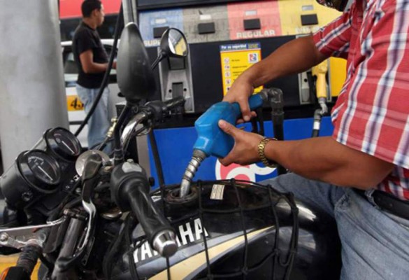 Combustibles siguen bajando en Honduras; súper cae L2.99