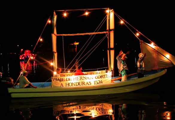 Noche Veneciana llena de colorido Puerto Cortés
