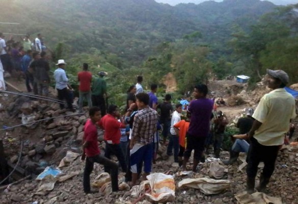 Once mineros hondureños atrapados a 80 metros bajo tierra