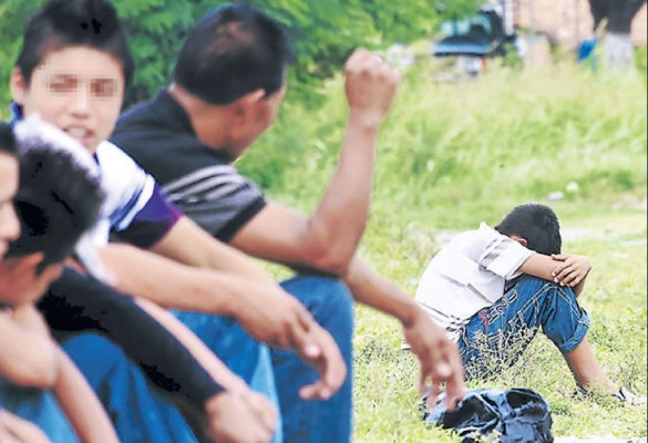 Así arriesgan padres hondureños a sus bebés al subirlos a la 'Bestia”