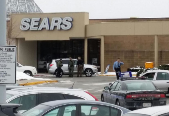 Tiroteo en un centro comercial de EUA: tres muertos