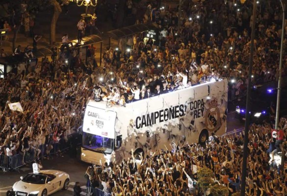 El Real Madrid brinda a su afición y a la diosa Cibeles la Copa del Rey