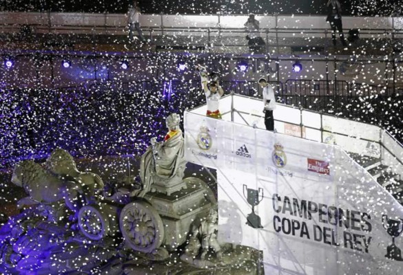 El Real Madrid brinda a su afición y a la diosa Cibeles la Copa del Rey