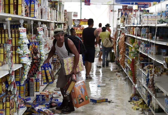 México: habitantes de Los Cabos se arman contra saqueos a raíz de Odile