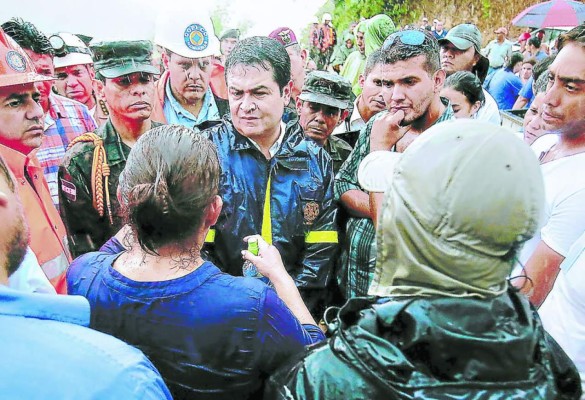 Presidente de Honduras inspecciona in situ las tareas de rescate de mineros