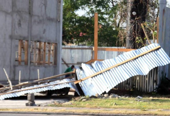 Honduras: Al menos dos heridos dejan vientos huracanados