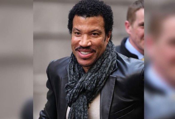 Lionel Richie no aprobó el regreso virtual de Michael Jackson