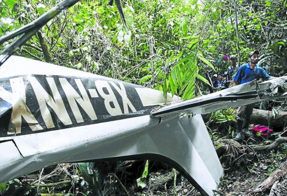 Hallan cadáveres de pilotos junto a la avioneta que se estrelló en Honduras