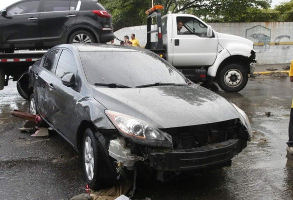 Caos y destrozos en San Pedro Sula por 40 minutos de lluvia  