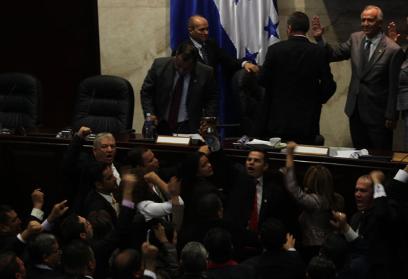 Fotos del zafarrancho en el Congreso Nacional de Honduras