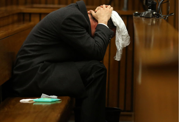 ﻿Pistorius vomita en el tribunal durante descripción de autopsia de su novia