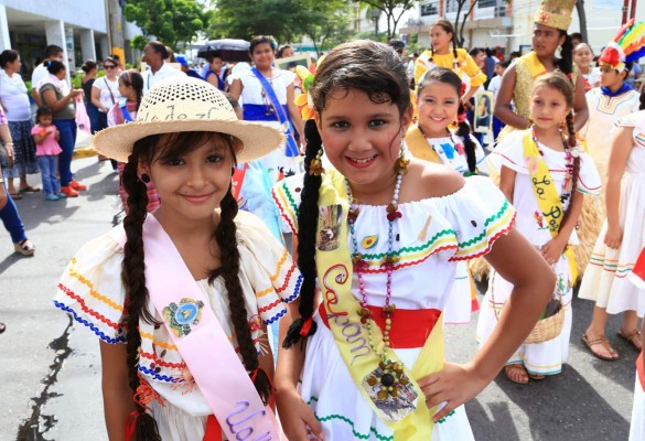 Colegios de Honduras continúan hoy desfiles de fiestas patrias