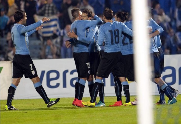 Uruguay logra ajustado triunfo sobre Irlanda del Norte