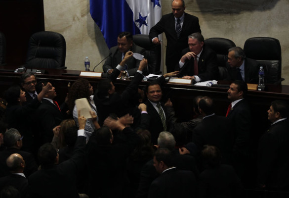 Fotos del zafarrancho en el Congreso Nacional de Honduras