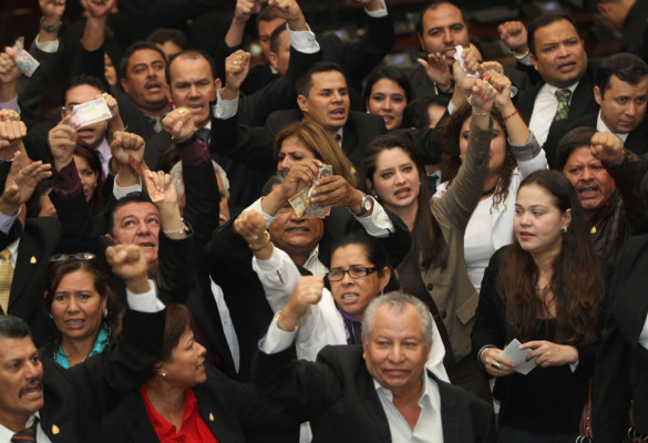 Fotos del zafarrancho en el Congreso Nacional de Honduras