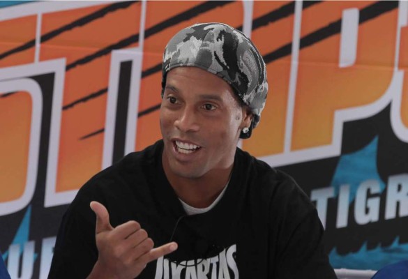 Ronaldinho dispuesto a negociar con Chapecoense