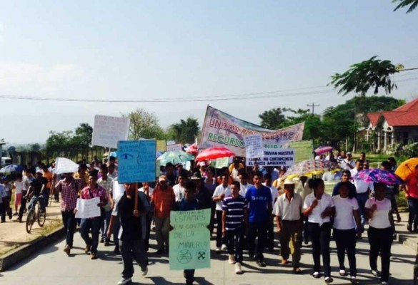 Pobladores de El Negrito protestan contra la explotación minera