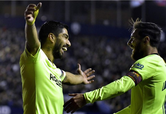 Nueva exhibición de Messi, con triplete, y Barcelona golea al Levante