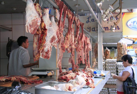 Desabastecimiento de carne de res y pollo preocupa a vendedores hondureños