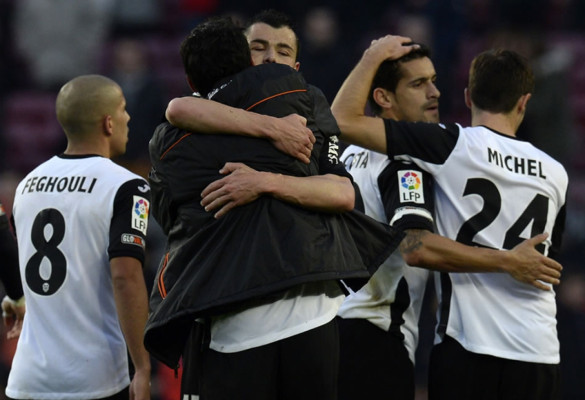 Valencia muestra a un Barça que deja el liderato en bandeja de plata