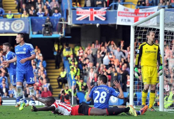 Chelsea cae ante el Sunderland y complica la lucha por el título