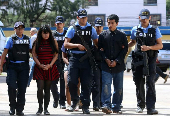 Arrestan a cuatro pandilleros por crimen de policía
