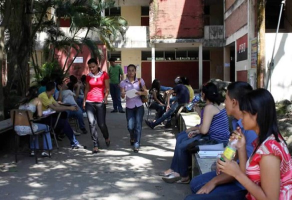 Aprobados del PAA de Unah-vs podrán ingresar en el próximo período