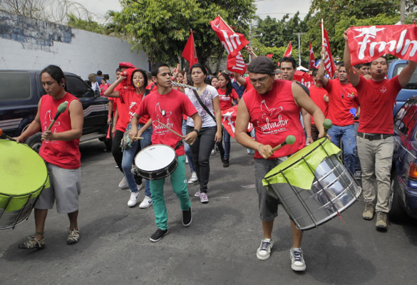 Elecciones en El Salvador transcurren con tranquilidad y gran afluencia