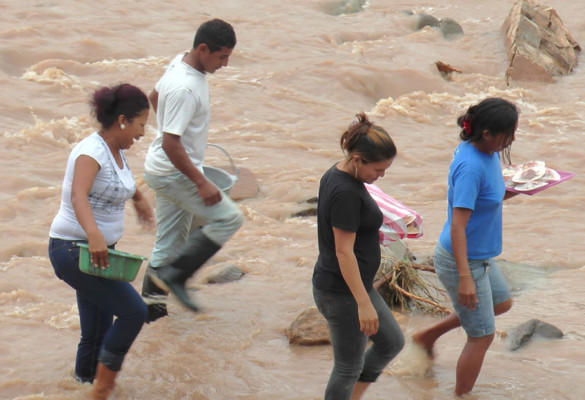Honduras: Caída de puente deja interrumpido el paso en Planes, Colón
