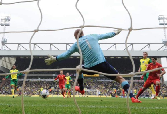 Liverpool venció al Norwich y acaricia el título